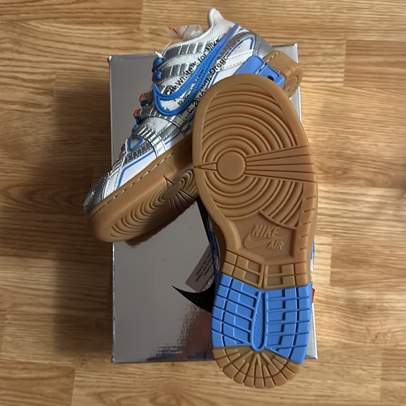 OFF-WHITE x NIKE Air Rubber Dunk Low - Picture 5 of 6